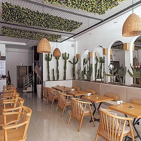 Life Hotel