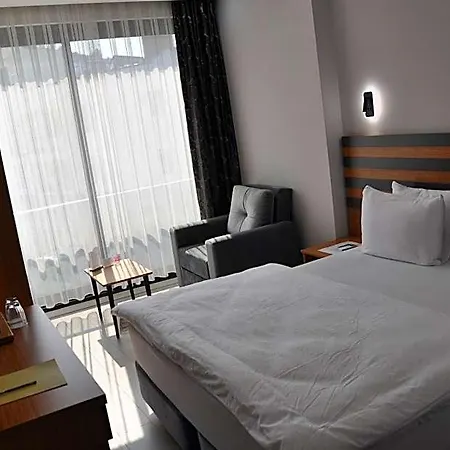 Life Hotel 3*